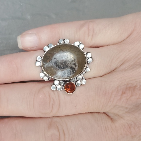New Ammonite Fossil and Garnet 925 Silver Ring. - Picture 14 of 15